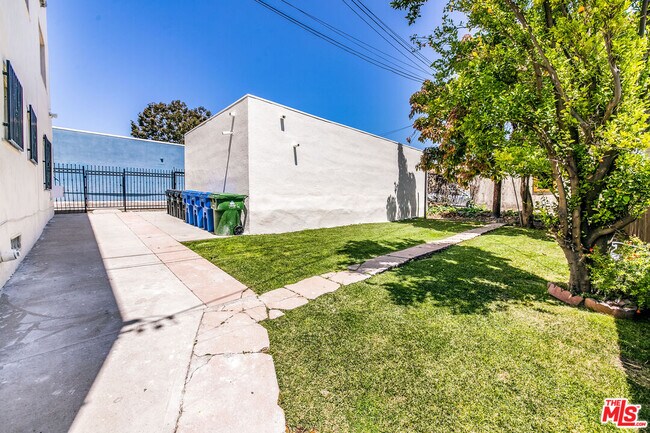 Building Photo - 1142 Mullen Ave