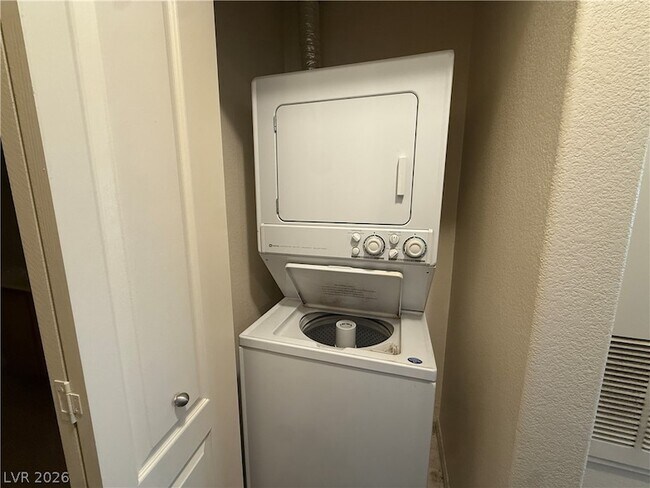 Building Photo - 10630 Calico Mountain Ave