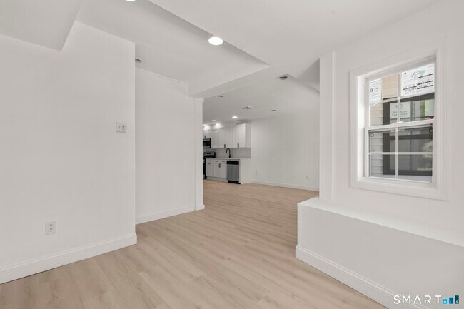 Building Photo - 64 Soundview Ave