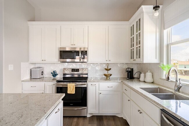 Building Photo - 804 1/2 Johnson Crawford Cir