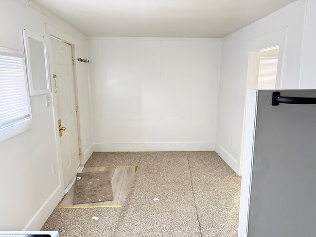 Building Photo - 121 W Plymouth St