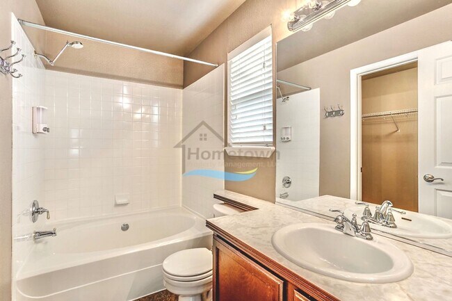 Building Photo - 2656-Square Foot Home with 4 Beds and 3 Ba...