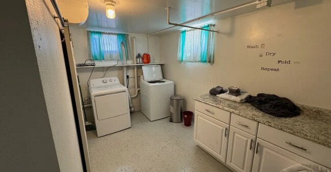 Building Photo - 2308 6th Ave