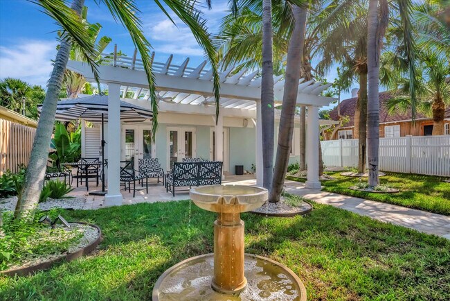 Building Photo - 3002 Pass a Grille Way