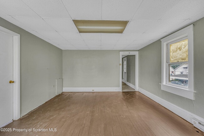 Building Photo - 627 Main St