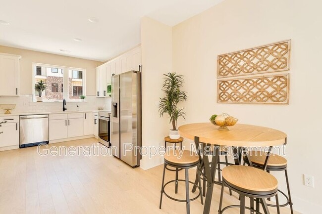 Building Photo - 733 N Market St