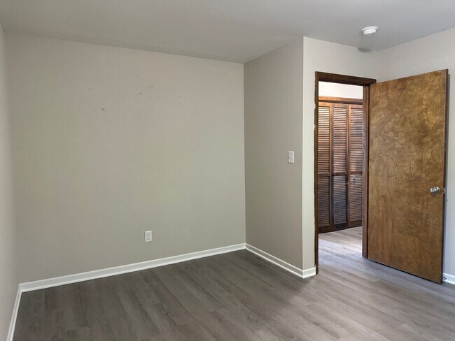 Building Photo - Two Bedroom Apartment in Lincolnton