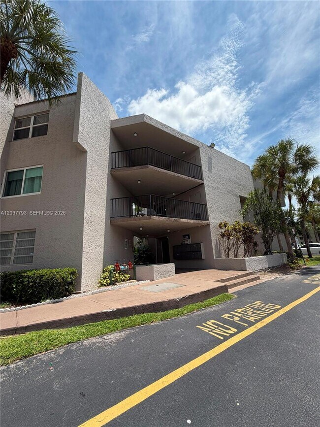 Building Photo - 3100 Riverside Dr