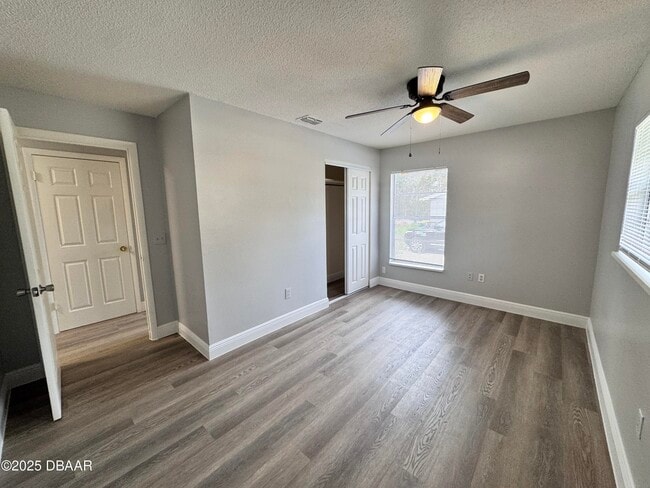 Building Photo - 704 Boston Ct