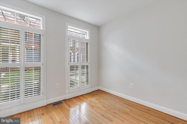 Building Photo - 427 Park Ave