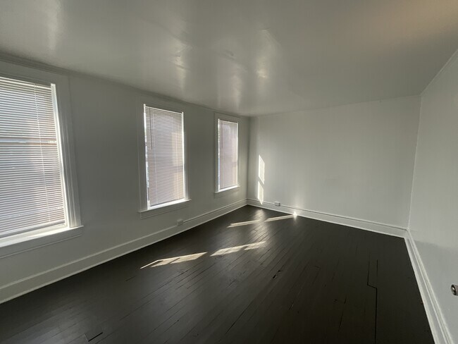 Building Photo - 709 W Princess St