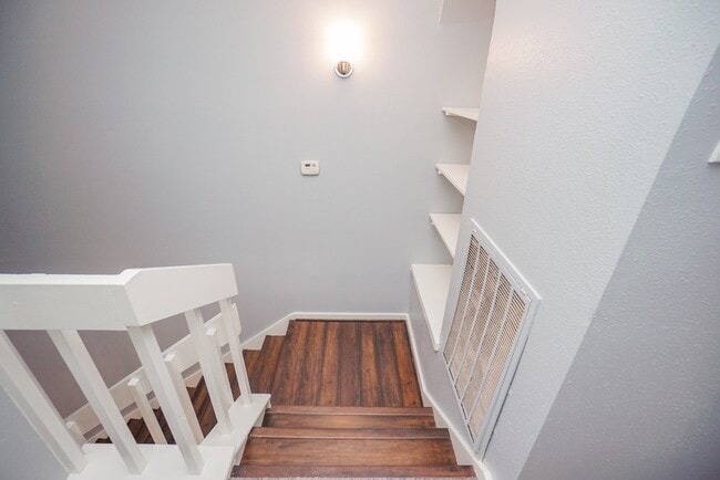 Building Photo - 2515 Oak Hill Dr