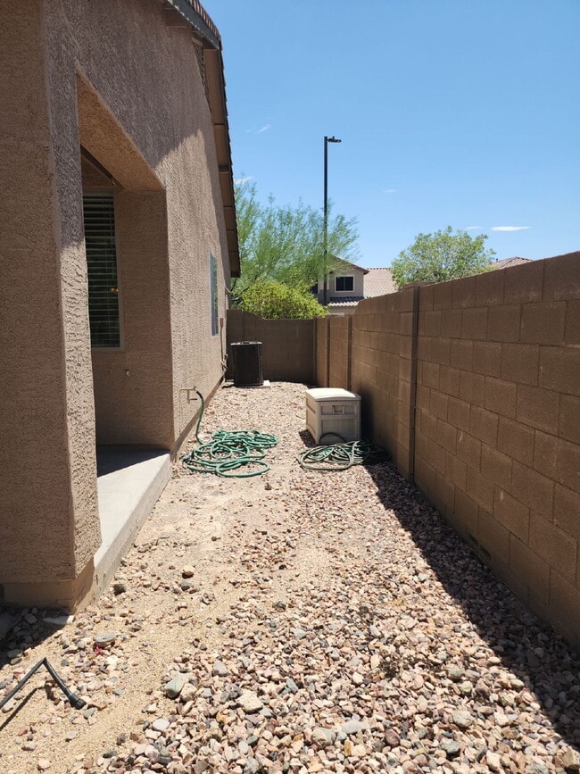 Building Photo - "Charming Anthem Retreat: 3-Bed, 2-Bath Ge...