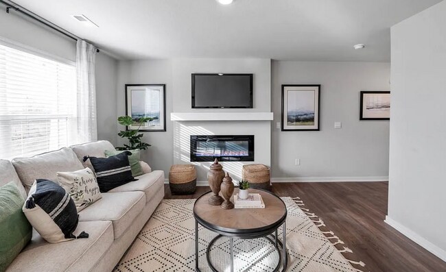 Building Photo - 2569 SE Hawkins Ave