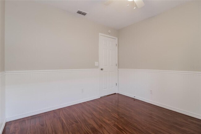Building Photo - 1007 Royal Oaks Dr