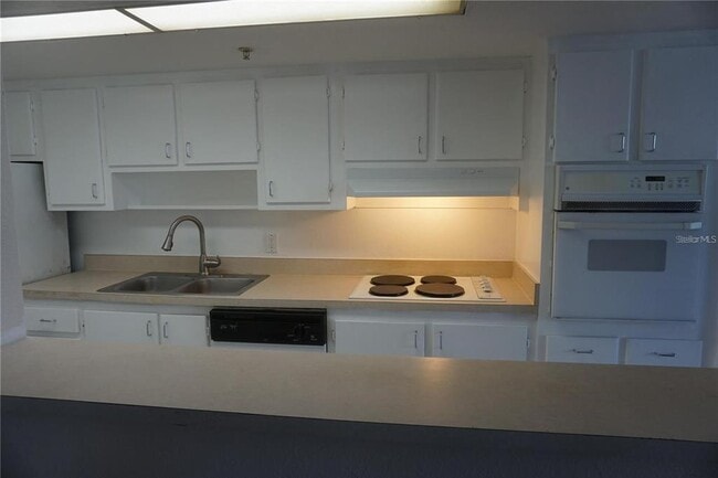 Building Photo - 470 3rd St S