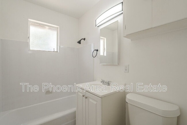 Building Photo - 787 W Flint St