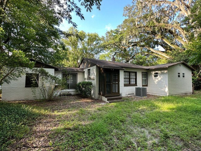 Building Photo - 3 Bedroom, 3 Bath House in Hibiscus Park -...