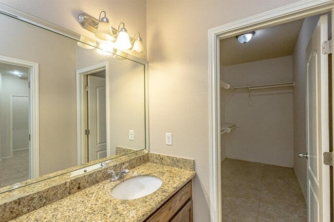 Building Photo - 618 Crackle Grove Dr