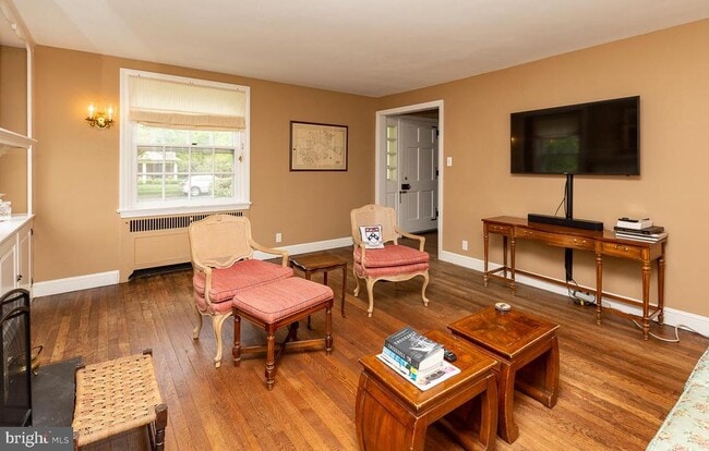 Building Photo - 515 Manor Rd