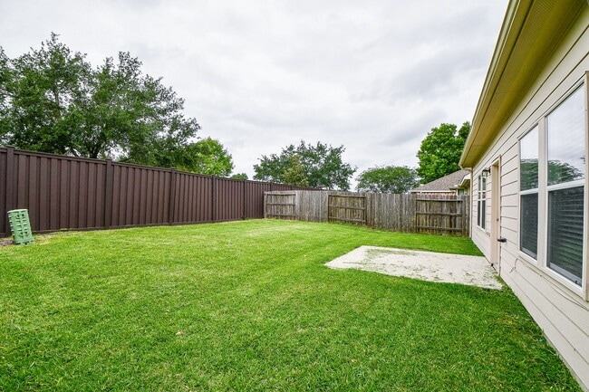 Building Photo - 5327 Stonegate Dr