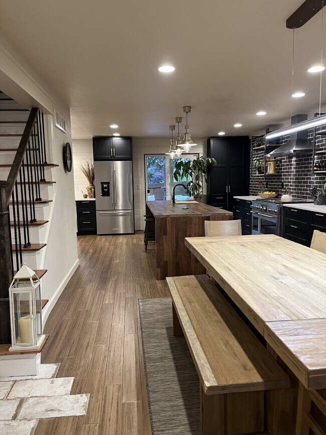 Building Photo - 10739 E Crestridge Cir