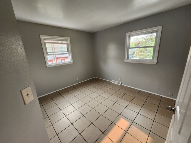 Building Photo - 7118-7120 W Villard Ave.