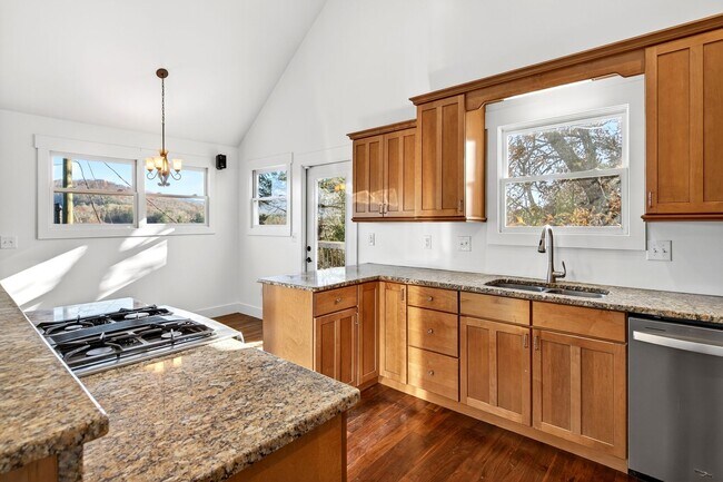 Building Photo - Asheville Rental-Beverly Hills Area