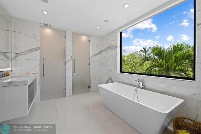 Building Photo - 401 Lido Dr