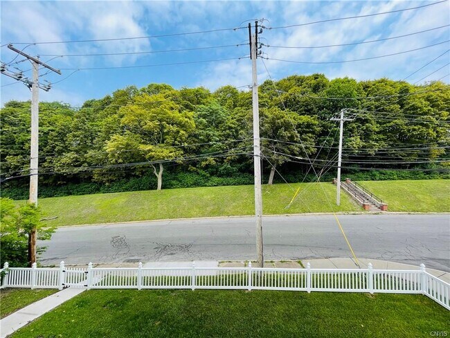 Building Photo - 1222 Hawley Ave