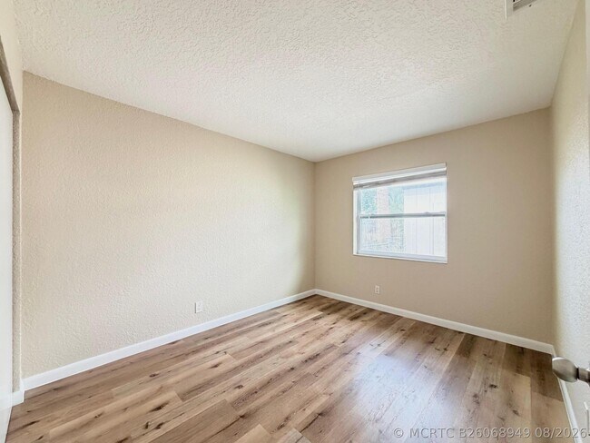 Building Photo - 8748 Sunset Dr