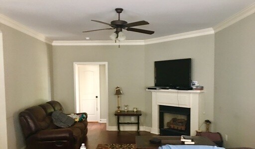 Building Photo - Beautiful 3 Bedroom, 3 Bathroom Home