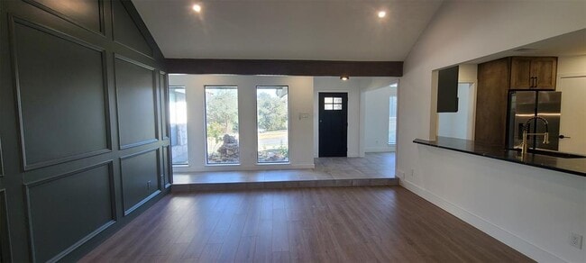 Building Photo - 1723 Lakeway Blvd