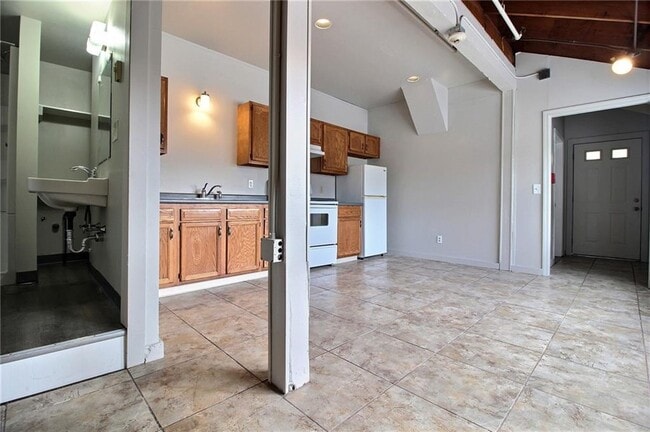 Building Photo - 55 Beach St