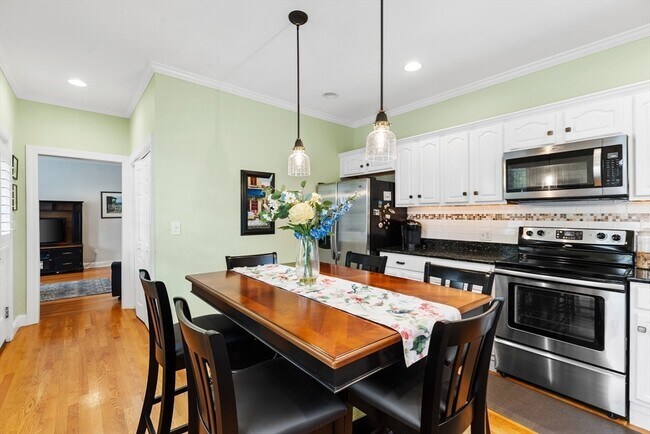 Building Photo - 46 Yale Ave