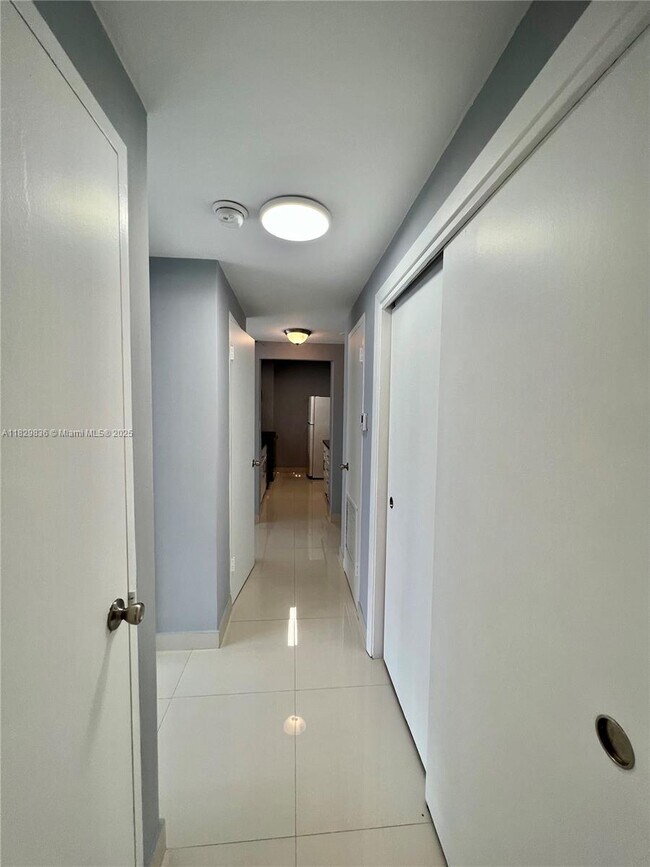 Building Photo - 7545 E Treasure Dr