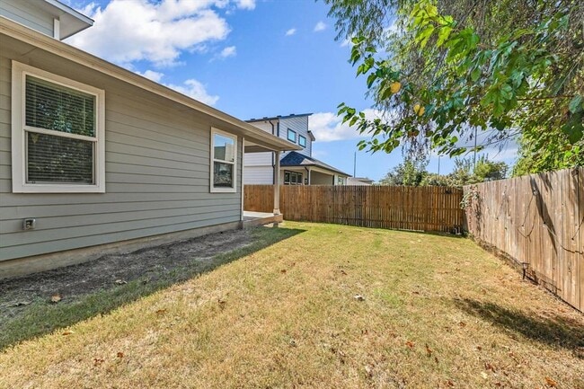 Building Photo - 13700 Lubeck Dr
