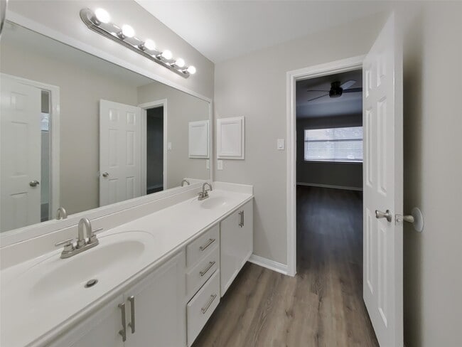 Building Photo - 4015 Camelia Glen Ln