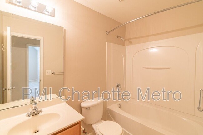 Building Photo - 2068 White Cedar Ln