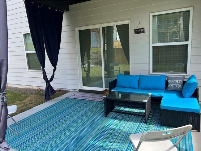 Building Photo - 242 Wells Cir