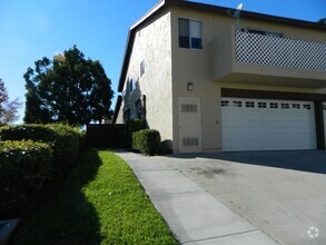 Building Photo - Townhouse w/ Garage & Private Patio, Walki...