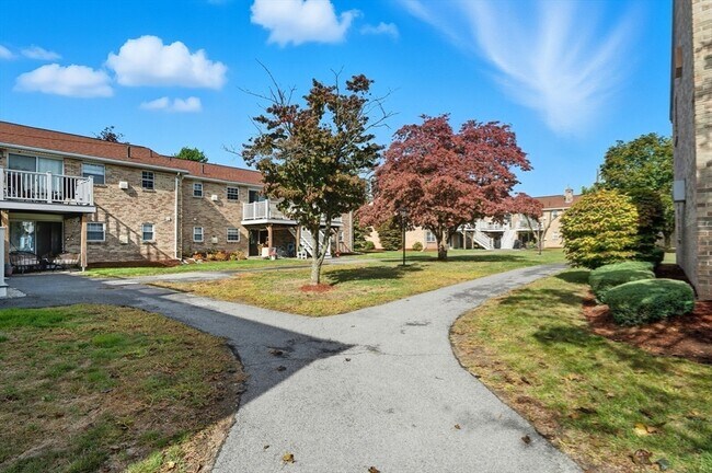 Building Photo - 10 Washington Park Dr