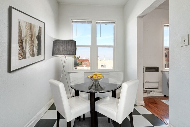 Building Photo - 512 S Park View St