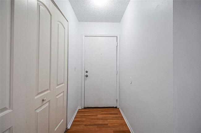 Building Photo - 646 Kenwick Cir