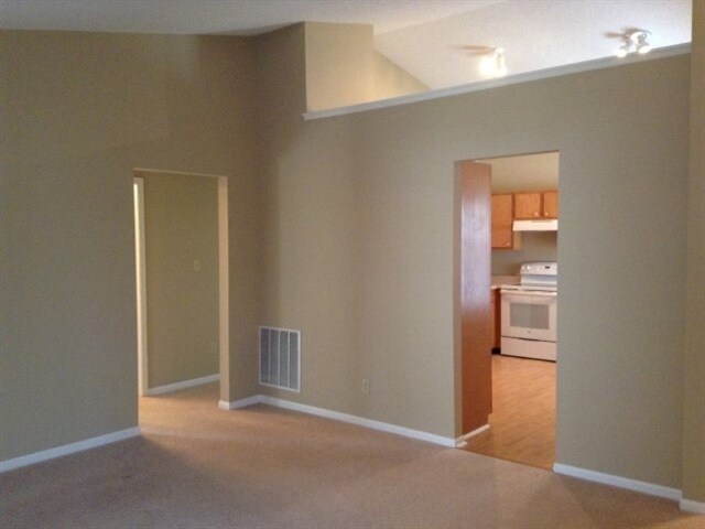 Building Photo - 175 Bent Stream Ln