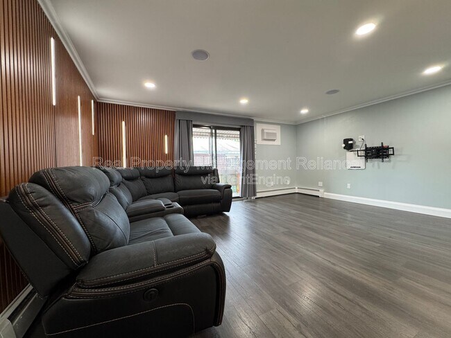 Building Photo - 50 Colonial Dr