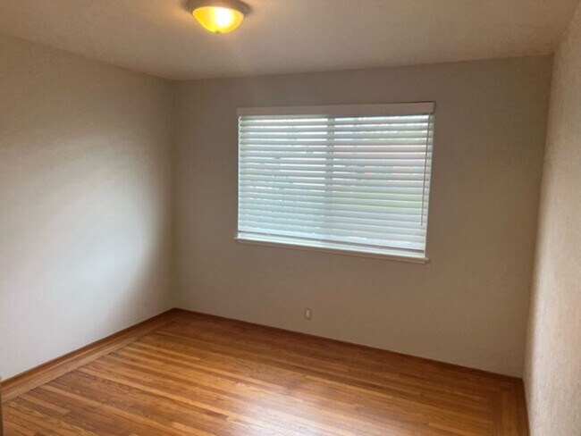 Building Photo - Updated 3BR/2BA Home in the Heart of Silic...