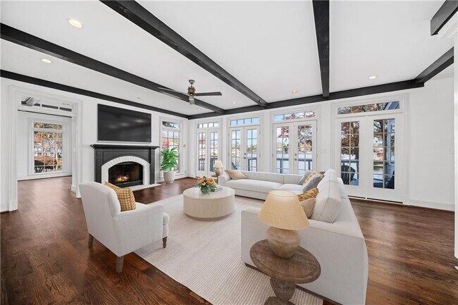 Building Photo - 135 Staghound Ct