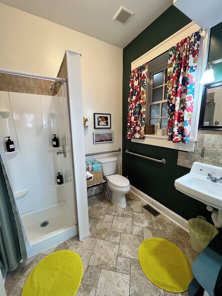 Building Photo - 51 Church St