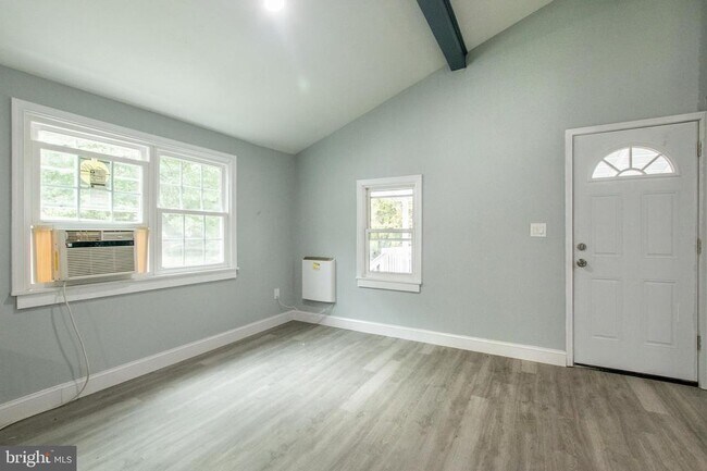 Building Photo - 1425 Manor Rd